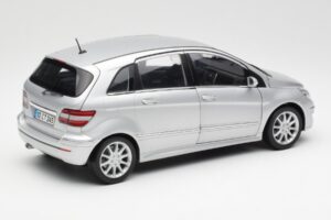 Mercedes B-Class W245 Hopea Kyosho 1:18 B66962326 Metalli — kuva 3 / 8