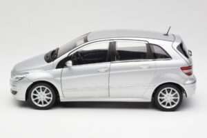 Mercedes B-Class W245 Hopea Kyosho 1:18 B66962326 Metalli — kuva 4 / 8