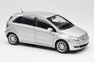 Mercedes B-Class W245 Hopea Kyosho 1:18 B66962326 Metalli — kuva 6 / 8