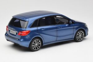Mercedes B-Class W246 Lotus Sininen Metallic Norev 1:18 B66961410 Metalli — kuva 3 / 8