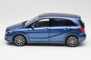 Mercedes B-Class W246 Lotus Sininen Metallic Norev 1:18 B66961410 Metalli — kuva 4 / 8