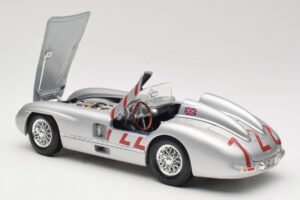 Mercedes 300 SLR W196S #722 S. Moss / D. Jenkinson Mille Miglia Winner 1955 Maisto 1:18 536887 Metalli — kuva 5 / 8