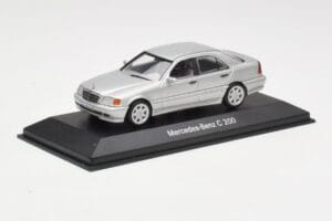 Mercedes C 200 W202 Iridium Silver Minichamps 1:43 B66040488 Metalli — kuva 2 / 4