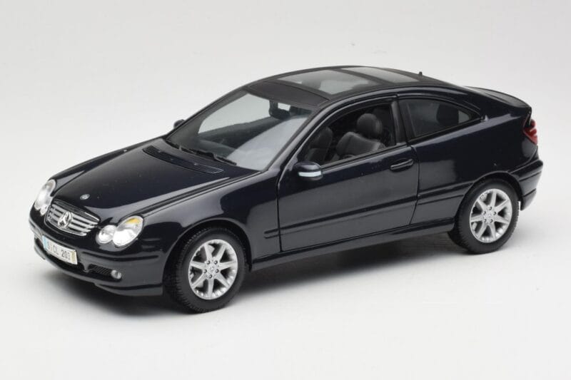 Mercedes C-Class Sports Coupe CL203 Sininen Maisto 1:18 B66962124 Metalli