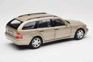 Mercedes C-Class T-Model W202 Smoke Silver Norev 1:18 183388 Metalli — kuva 3 / 8