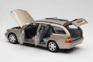 Mercedes C-Class T-Model W202 Smoke Silver Norev 1:18 183388 Metalli — kuva 4 / 8