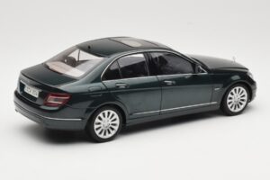 Mercedes C-Class W204 Avantgarde Tummanvihreä AUTOart 1:18 B66962366 Metalli — kuva 2 / 8