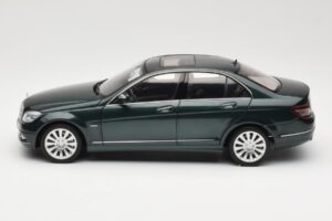 Mercedes C-Class W204 Avantgarde Tummanvihreä AUTOart 1:18 B66962366 Metalli — kuva 4 / 8