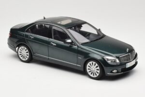 Mercedes C-Class W204 Avantgarde Tummanvihreä AUTOart 1:18 B66962366 Metalli — kuva 6 / 8