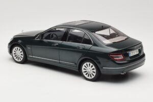 Mercedes C-Class W204 Avantgarde Tummanvihreä AUTOart 1:18 B66962366 Metalli — kuva 7 / 8