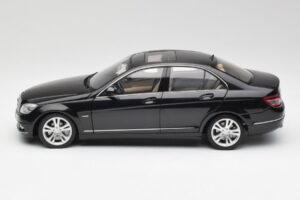 Mercedes C-Class W204 Avantgarde Obsidian Musta AUTOart 1:18 76264-R1 Metalli — kuva 4 / 8