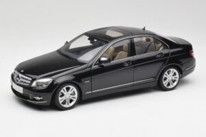 Mercedes C-Class W204 Avantgarde Obsidian Musta AUTOart 1:18 76264-R1 Metalli