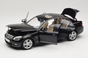 Mercedes C-Class W204 Obsidian Black AUTOart 1:18 B66962367 Metalli — kuva 2 / 8