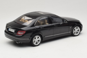 Mercedes C-Class W204 Obsidian Black AUTOart 1:18 B66962367 Metalli — kuva 3 / 8