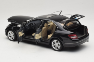 Mercedes C-Class W204 Obsidian Black AUTOart 1:18 B66962367 Metalli — kuva 5 / 8