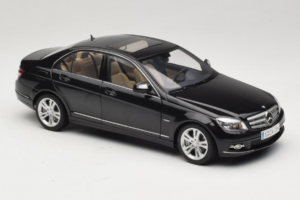 Mercedes C-Class W204 Obsidian Black AUTOart 1:18 B66962367 Metalli — kuva 6 / 8