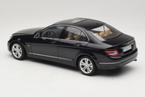 Mercedes C-Class W204 Obsidian Black AUTOart 1:18 B66962367 Metalli — kuva 7 / 8