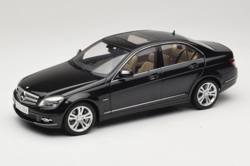 Mercedes C-Class W204 Obsidian Black AUTOart 1:18 B66962367 Metalli