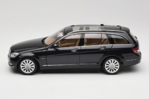 Mercedes C-Class W204 Estate Obsidian Black AUTOart 1:18 B66962349 Metalli — kuva 4 / 8