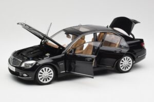 Mercedes C-Class W204 Obsidian Musta AUTOart 1:18 B66962365 Metalli — kuva 2 / 8