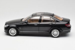 Mercedes C-Class W204 Obsidian Musta AUTOart 1:18 B66962365 Metalli — kuva 4 / 8