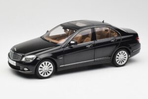 Mercedes C-Class W204 Obsidian Musta AUTOart 1:18 B66962365 Metalli