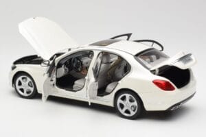 Mercedes C-Class W205 Diamond Valkoinen Metallic Norev 1:18 B66960256 Metalli — kuva 5 / 8