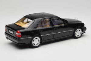 Mercedes C36 AMG W202 Obsidian Black Metallic Norev 1:18 183381 Metalli — kuva 3 / 8