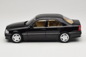 Mercedes C36 AMG W202 Obsidian Black Metallic Norev 1:18 183381 Metalli — kuva 4 / 8