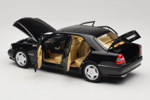 Mercedes C36 AMG W202 Obsidian Black Metallic Norev 1:18 183381 Metalli — kuva 5 / 8