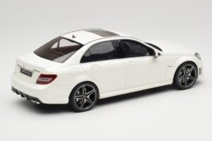 Mercedes C63 AMG W204 Diamond White GT Spirit 1:18 GT928 Hartsi — kuva 2 / 6