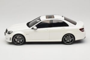 Mercedes C63 AMG W204 Diamond White GT Spirit 1:18 GT928 Hartsi — kuva 3 / 6