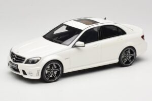 Mercedes C63 AMG W204 Diamond White GT Spirit 1:18 GT928 Hartsi