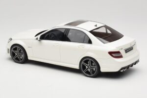 Mercedes C63 AMG W204 Diamond White GT Spirit 1:18 GT928 Hartsi — kuva 5 / 6