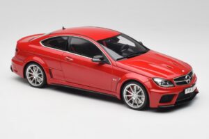 Mercedes AMG C63 W204 Punainen 2nd Choice GT Spirit 1:18 GT065-D1 Hartsi — kuva 4 / 6