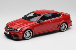 Mercedes AMG C63 W204 Punainen 2nd Choice GT Spirit 1:18 GT065-D1 Hartsi
