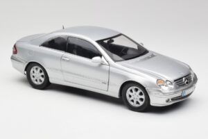 Mercedes CLK 500 C209 Hopea Kyosho 1:18 B66962144 Metalli — kuva 6 / 8