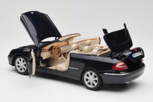 Mercedes CLK 500 W209 Avoauto Tummansininen Metallic Kyosho 1:18 B66962174 Metalli — kuva 6 / 9