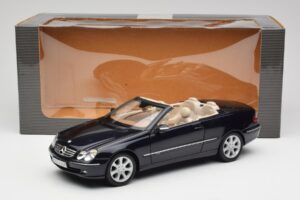Mercedes CLK 500 W209 Avoauto Tummansininen Metallic Kyosho 1:18 B66962174 Metalli — kuva 9 / 9