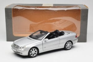 Mercedes CLK 500 Cabriolet Elegance A209 Hopea Kyosho 1:18 B66962172 Metalli — kuva 8 / 8