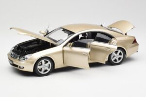 Mercedes CLS C219 Vaalea Beige Kulta Kyosho 1:18 08401LBE Metalli — kuva 2 / 8