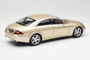 Mercedes CLS C219 Vaalea Beige Kulta Kyosho 1:18 08401LBE Metalli — kuva 3 / 8