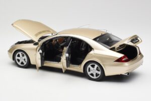 Mercedes CLS C219 Vaalea Beige Kulta Kyosho 1:18 08401LBE Metalli — kuva 5 / 8