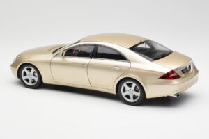 Mercedes CLS C219 Vaalea Beige Kulta Kyosho 1:18 08401LBE Metalli — kuva 7 / 8