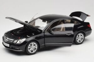 Mercedes E-Class Coupe C207 Obsidian Black Metallic Norev 1:18 B66962418 Metalli — kuva 2 / 8