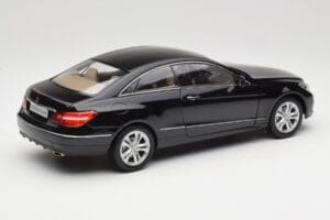 Mercedes E-Class Coupe C207 Obsidian Black Metallic Norev 1:18 B66962418 Metalli — kuva 3 / 8