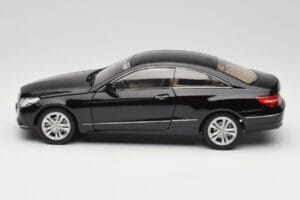 Mercedes E-Class Coupe C207 Obsidian Black Metallic Norev 1:18 B66962418 Metalli — kuva 4 / 8