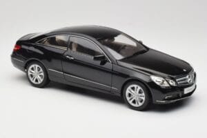 Mercedes E-Class Coupe C207 Obsidian Black Metallic Norev 1:18 B66962418 Metalli — kuva 6 / 8