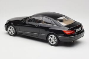 Mercedes E-Class Coupe C207 Obsidian Black Metallic Norev 1:18 B66962418 Metalli — kuva 7 / 8
