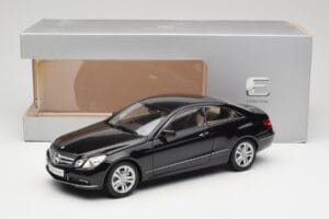 Mercedes E-Class Coupe C207 Obsidian Black Metallic Norev 1:18 B66962418 Metalli — kuva 8 / 8